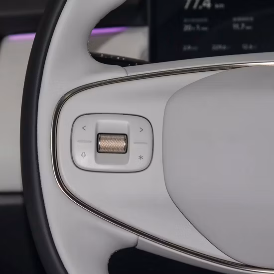 Xpeng P7 Nedc 480/586/670/706km Range 2WD/4WD Limousine Auto Car Intelligent Electric Sedan with Internet